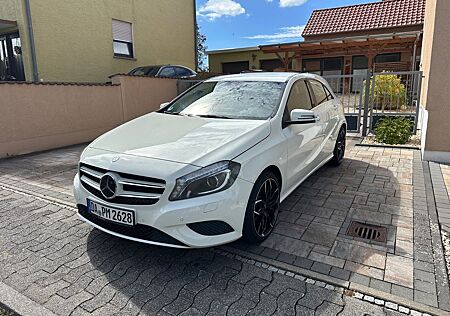 Mercedes-Benz A 180 BlueEFFICIENCY Style Edition