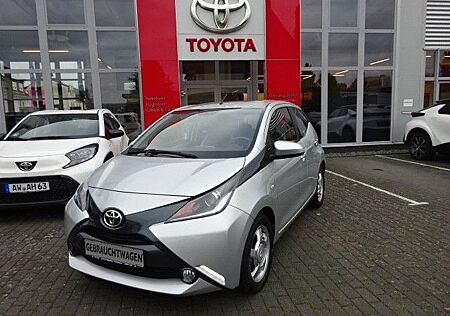 Toyota Aygo (X) AYGO 1,0 x-play touch
