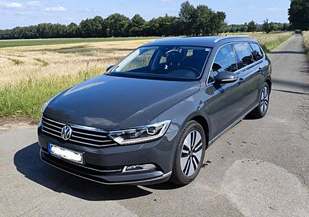 VW Passat Variant Volkswagen 2.0 TDI SCR DSG Highline Vari...