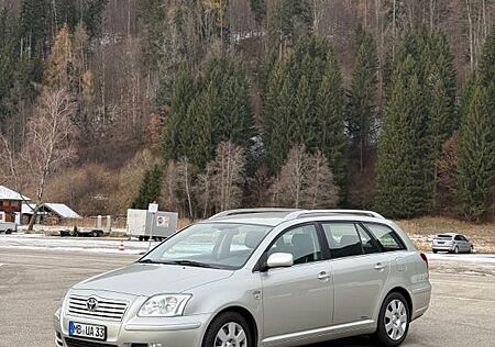 Toyota Avensis Combi 2,2-l-D-CAT