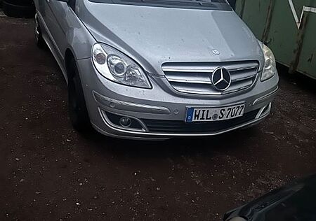 Mercedes-Benz B 200 -