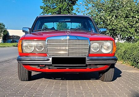 Mercedes-Benz 230 W123