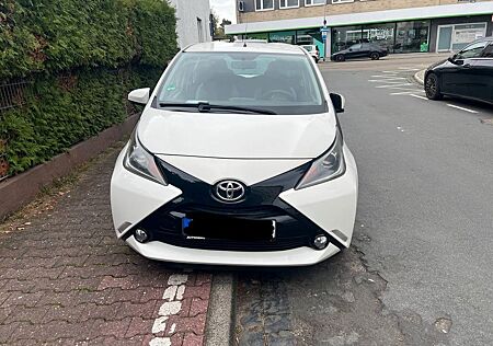 Toyota Aygo (X) Aygo (X) 1,0-l-VVT-i x-play touch x-play touch