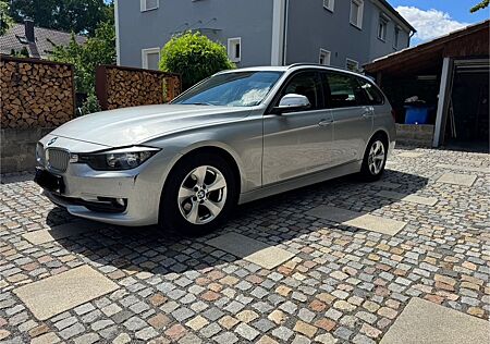 BMW 320d EfficientD. Ed. Touring Modern Line Mod...