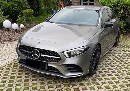 Mercedes-Benz A 180 gebraucht kaufen Mercedes-Benz A 180 - AMG Line - Multibeam - DAB - 19 Zoll