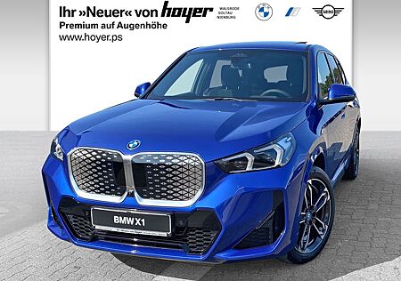 BMW iX1 xDrive30 M Sportpaket AHK HUD LED Pano DAB