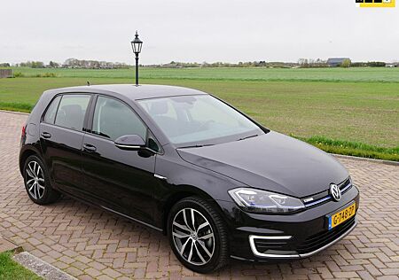 VW Golf Volkswagen E- E-DITION NAV DIGITAL * 9699 NETTO *