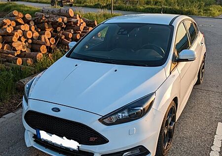 Ford Focus 2,0 EcoBoost ST Leder-Sport-Paket ST
