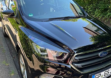 Ford Kuga 1,5 EcoB. 4x2 110kW Black&Silver Autom AHK