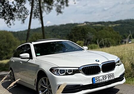 BMW 520d Sportline Pano NaviProf Leder AmbienteLED