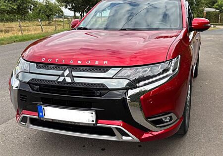 Mitsubishi Outlander 2.4 MIVEC PLUG-IN HYBRID 4WD Plus ...
