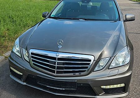 Mercedes-Benz E 250 BlueTEC 4MATIC Autom. -