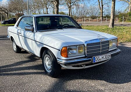 Mercedes-Benz 230 CE W123 Coupe