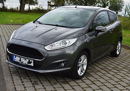 Ford Fiesta SHZ/KLIMA/WINTERPAKET/REIFEN + BREME NEU