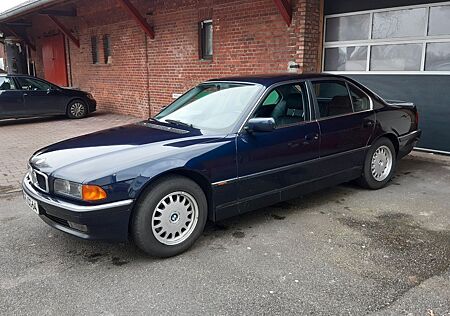 BMW 728i A -