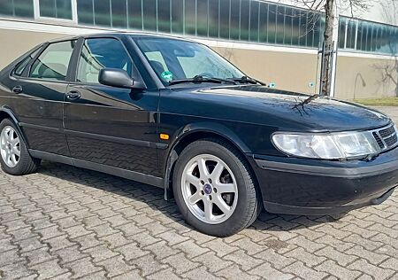 Saab 900
