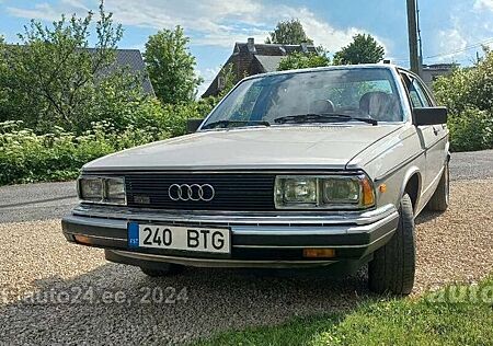 Audi 200 (5000)