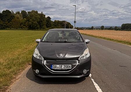 Peugeot 208 1.6 Allure 120 VTi Allure/ CarPlay
