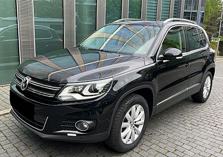VW Tiguan Volkswagen Sport & Style 4Motion Automatik*Leder*RFK