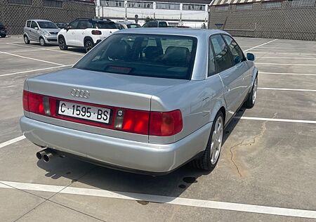 Audi S6 2.2 6-Gang -