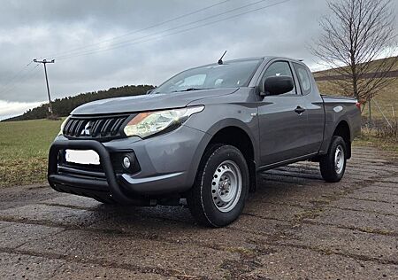 Mitsubishi L200 Club Cap 2,4 DI-D, 34600 Km, Standheizung
