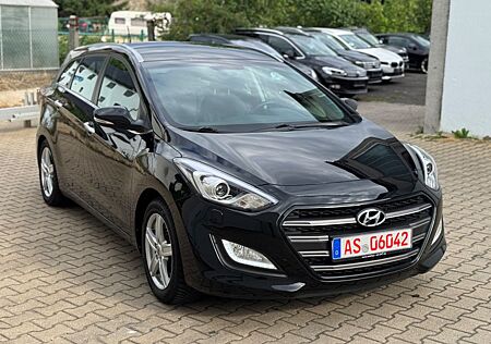 Hyundai i30 cw blue Premium Led Xenon Navi Kamera