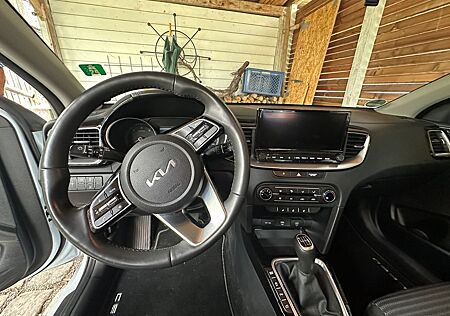 Kia Cee'd / Ceed 1.6 CRDi MHEV 100kW Vision SW V...