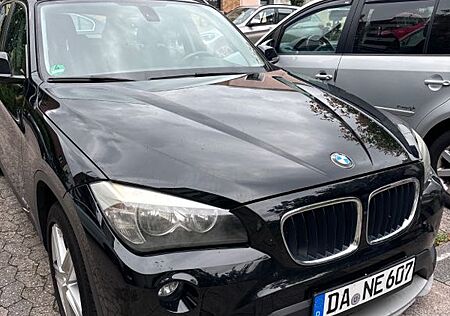 BMW X1 sDrive18i - Schwarz TÜV NEU