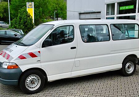 Toyota Hiace 2.5Diesel 8 SITZER / TÜV 05/2026