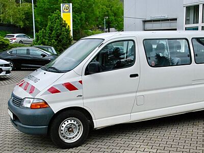 Toyota Hiace 2.5Diesel 8 SITZER / TÜV 05/2026