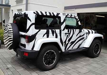 Jeep Wrangler Black Edition, weiß Zebrafolie 1.Hand