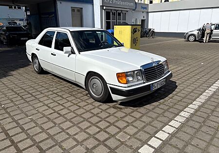 Mercedes-Benz 200 E W124