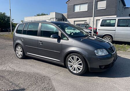 VW Touran Volkswagen Highline