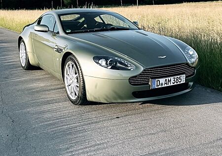 Aston Martin V8 Vantage 4.3l - Schalter - Seltene Farbkombi