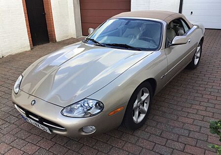 Jaguar XK8 Cabriolet -