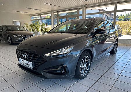 Hyundai i30 cw Intro Edition *LED*1-Hand*AHK*NAVI*PANO*