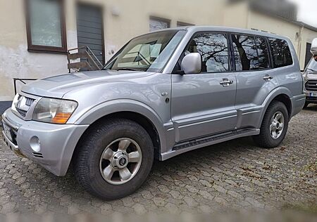 Mitsubishi Pajero 3,2 DI-D Dakar