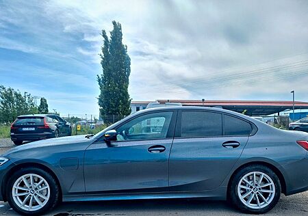 BMW 330E *Nav*LED*Leder*SHZ*Toter Winkel*PDC-CAM