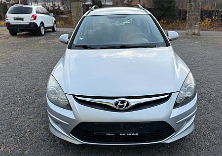 Hyundai i30 CW blue 1.6 CRDi 66 kW Classic*KLIMA*