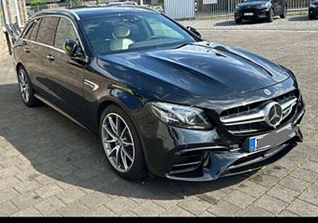 Mercedes-Benz E 63 AMG Mercedes-AMG E 63 4MATIC+ T Autom. ...