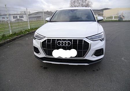 Audi Q3 40 TFSI quattro S tronic -