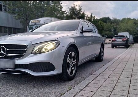 Mercedes-Benz E 220 d T Autom. -