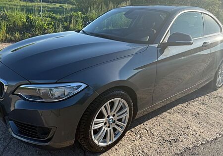 BMW 220d Coupé Automatik Xenon Klima Navi Service N.