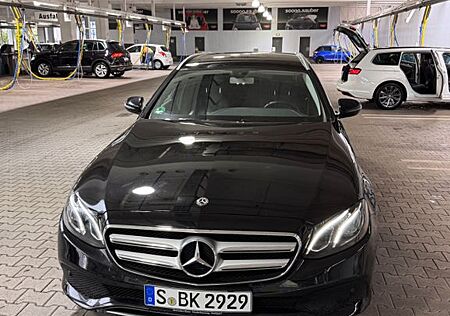 Mercedes-Benz E 220 d T Autom. -