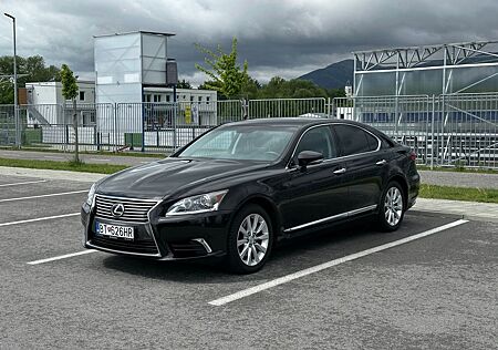 Lexus LS 460 AWD ex-Japanese embassy