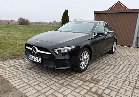 Mercedes-Benz A 200 | MBUX | Navi | Leder Service & HU Neu