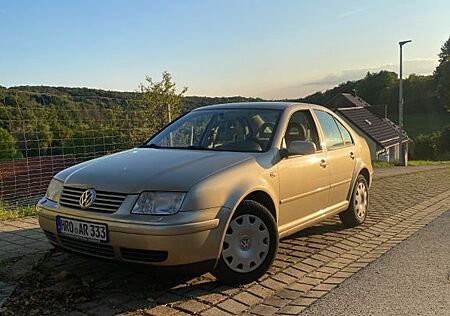 VW Bora Volkswagen 1.6 AHK Sitzh ZV Klima