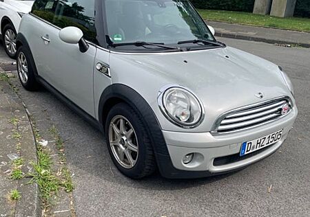 Mini Cooper Sondermodell mit SHZ/Klima/ Harman-Kardon