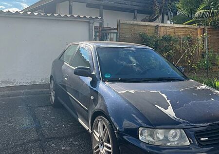 Audi A3 1.6 mit Subwoofer