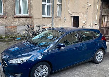 Ford Focus gebraucht kaufen Ford Focus 1,0 EcoBoost 74kW -